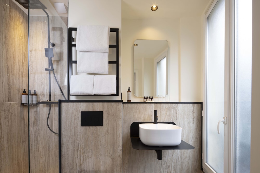Superior Double or Twin Room (with Spa Access) Superior Double or Twin Room (with Spa Access)