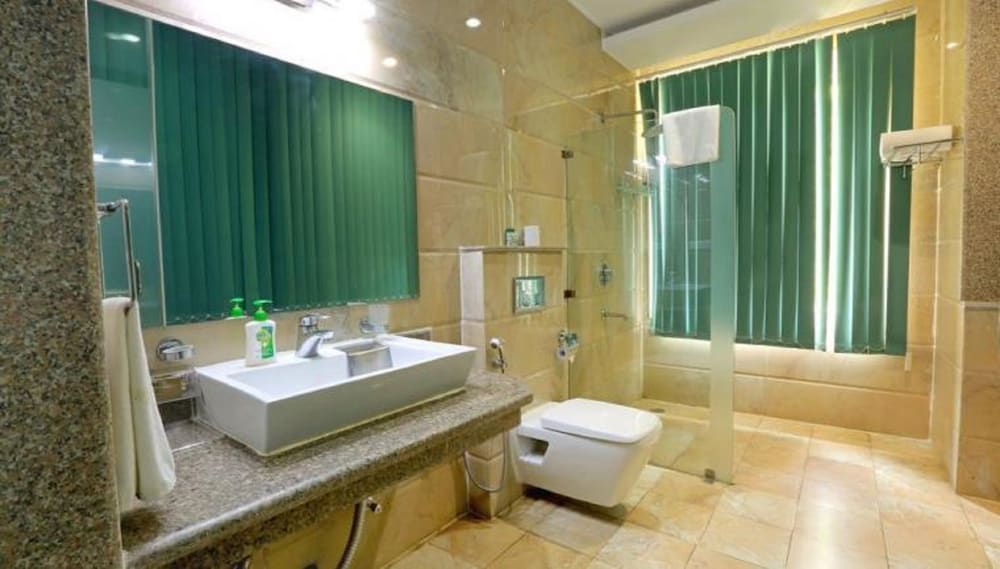 Executive Room, 1 Queen Bed photo 3