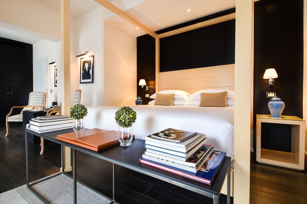 Superior Suite, 1 King Bed, City View photo 1