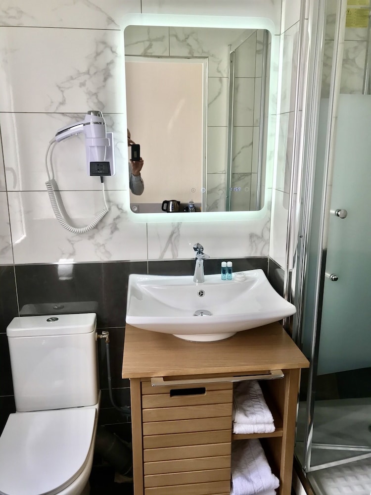 Comfort Double Room, Private Bathroom - Photo 13