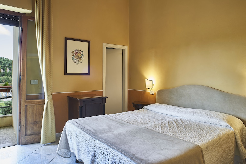 Economy Double Room - Photo 2