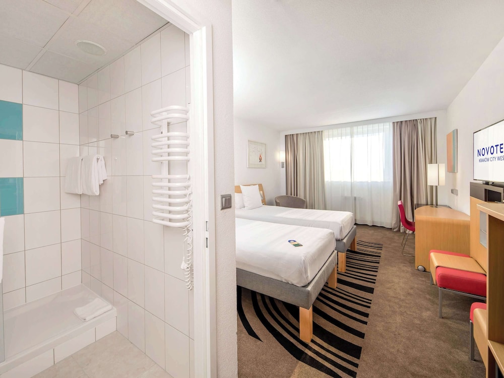 Superior Room, 1 Queen Bed with Sofa bed (Novation) photo 2