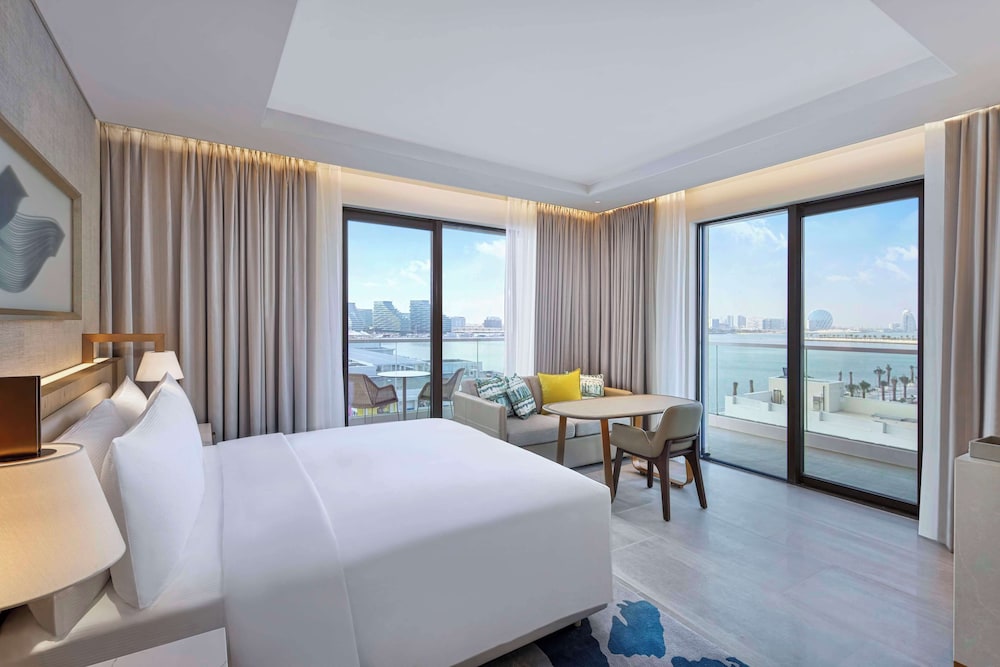 Deluxe Room, 1 King Bed, Bay View (Theme Park Access) photo 3