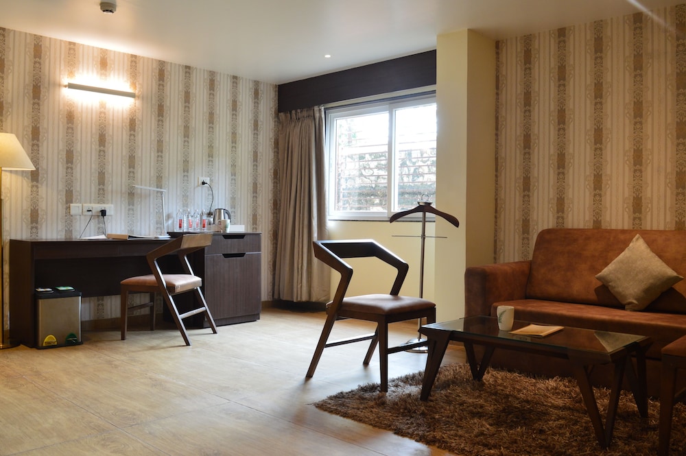 Hazel Suite photo 2