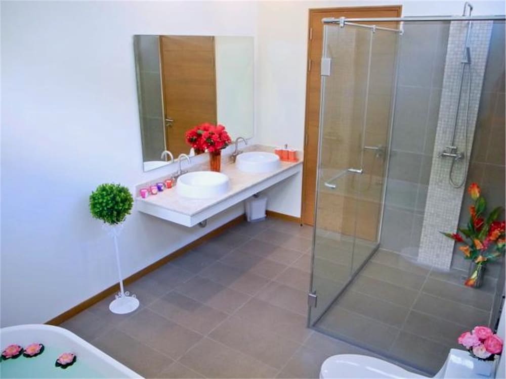 Villa, 2 Bedrooms, Poolside photo 2