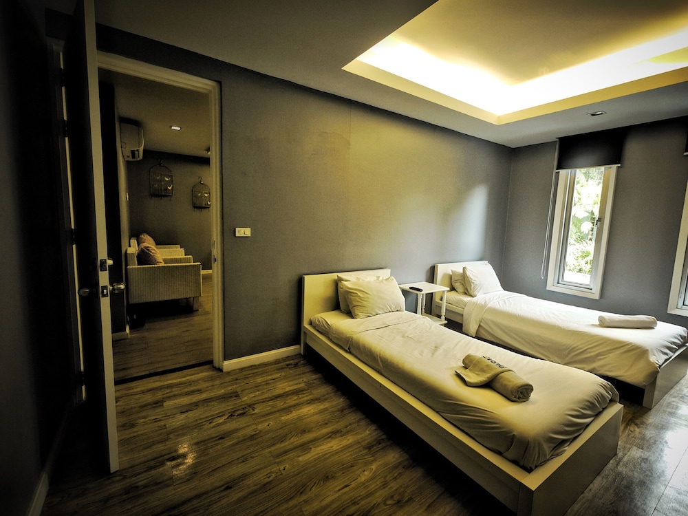 Family Room photo 3