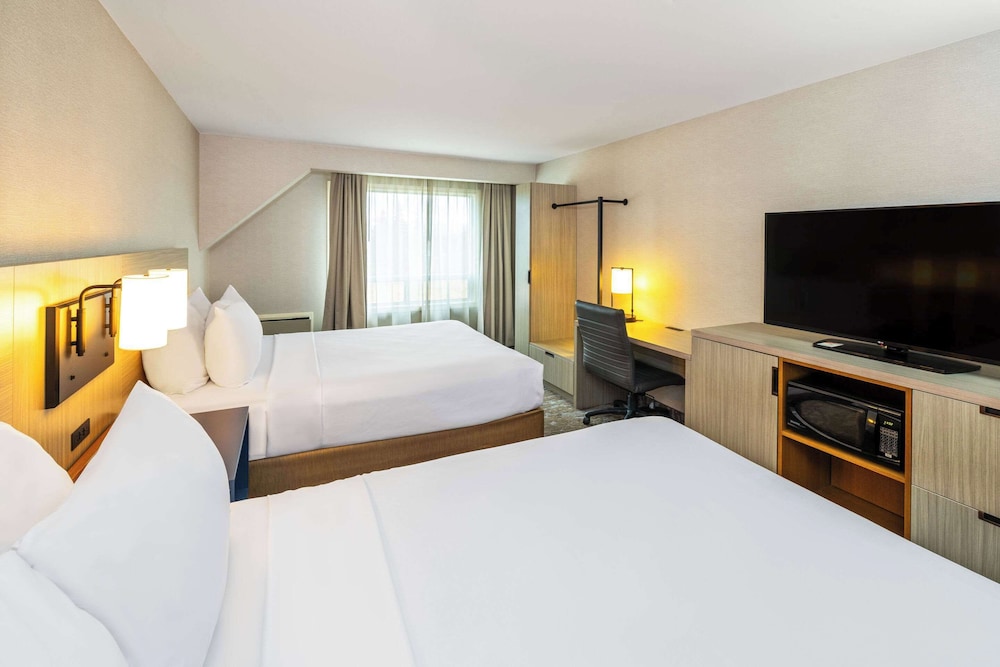 Room, 2 Queen Beds, Non Smoking - Photo 7