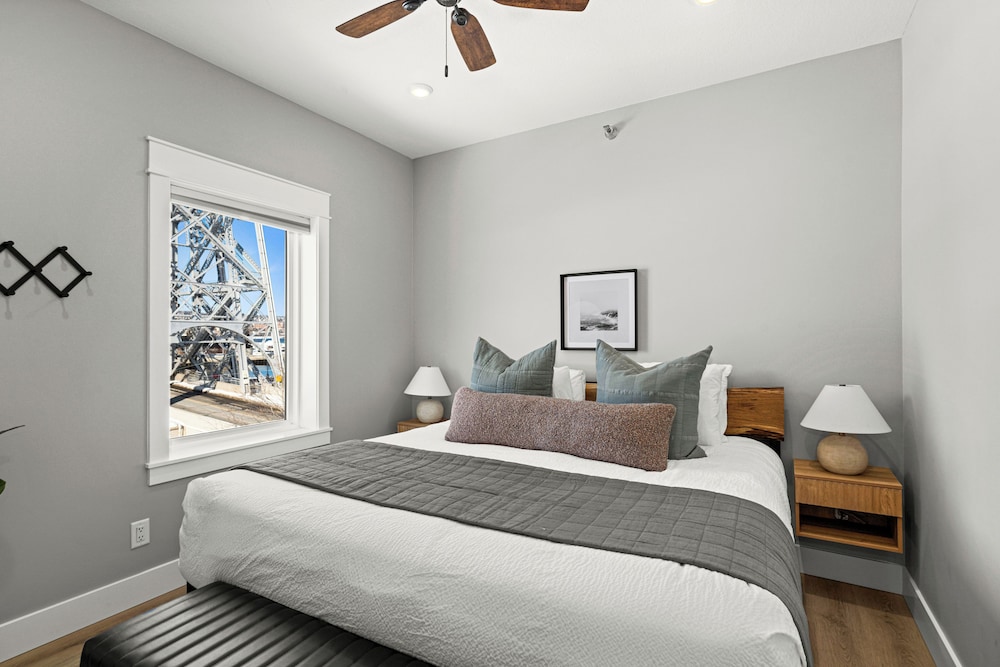 Luxury Condo, 2 Bedrooms, 2 Bathrooms, Lake View photo 2