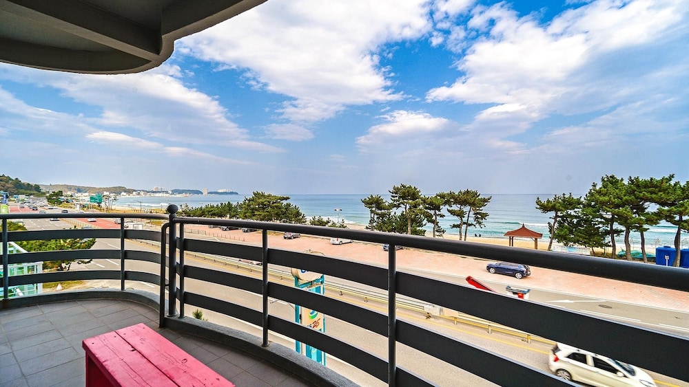 Basic Room, 1 Bedroom (Lemon Mint 301 (Ocean View)) photo 2