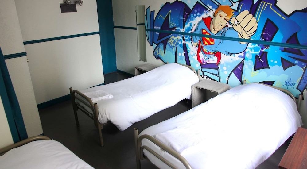 Economy Triple Room photo 2