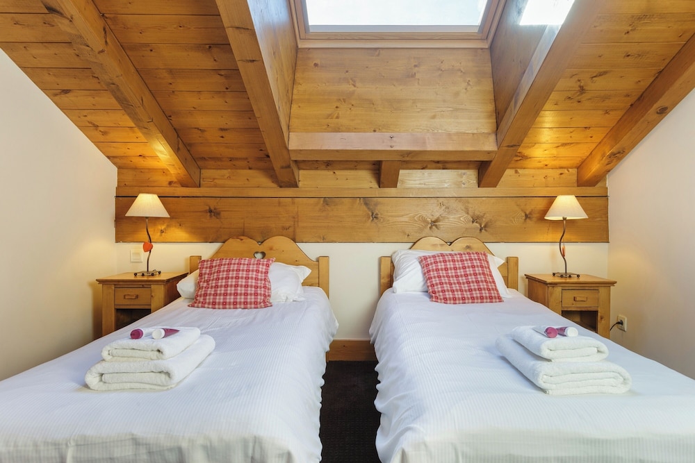 Family Apartment, Multiple Bedrooms (Vallorcine Balme 22 ski in / ski out) photo