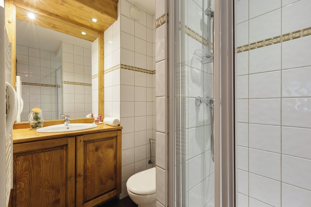 Family Apartment, Multiple Bedrooms (Vallorcine Buet 33 ski in / ski out) Family Apartment, Multiple Bedrooms (Vallorcine Buet 33 ski in / ski out)