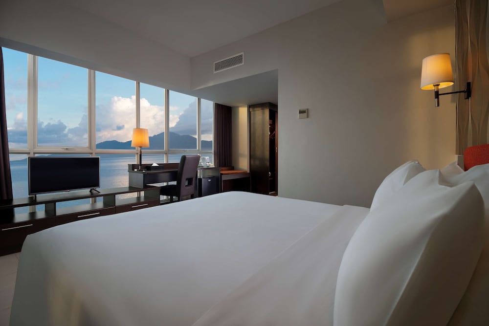 Deluxe Room, 1 Queen Bed, Non Smoking, Sea View