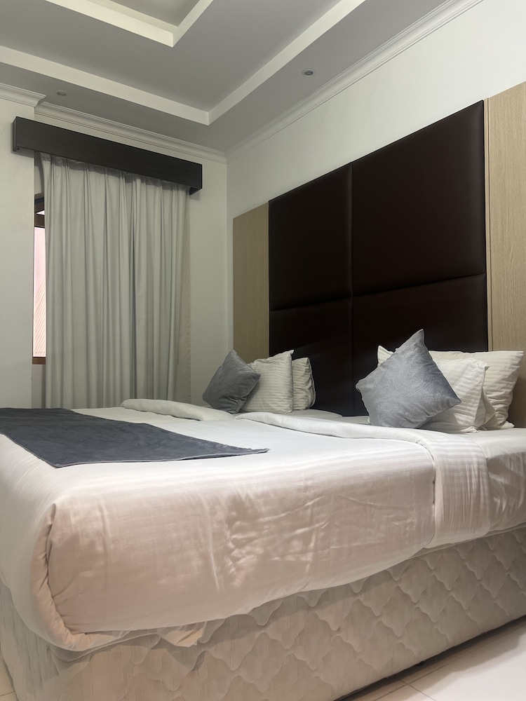 Deluxe Studio Suite photo 3