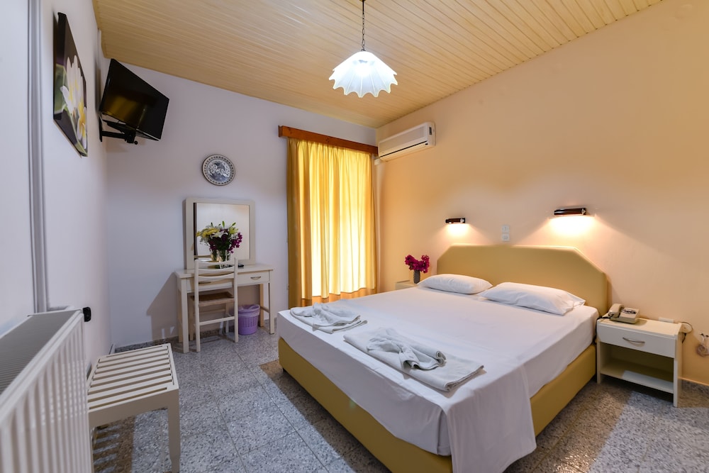 Double or Twin Room - Photo 2