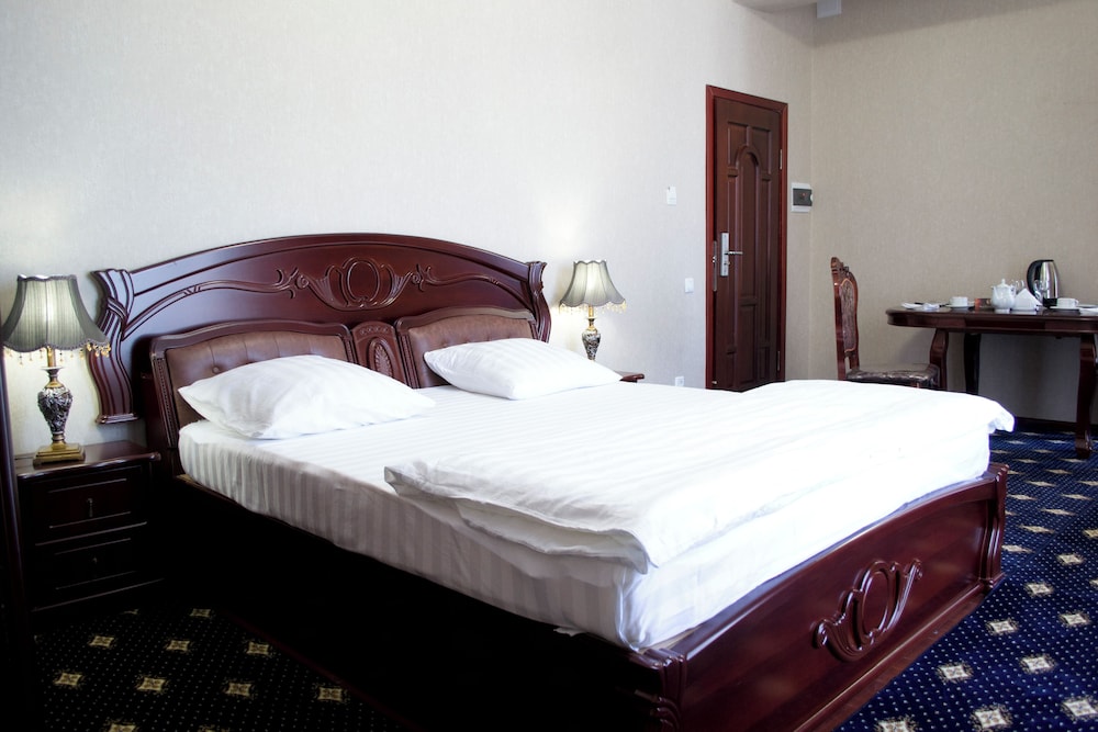 Classic Double Room, Balcony, City View photo 3