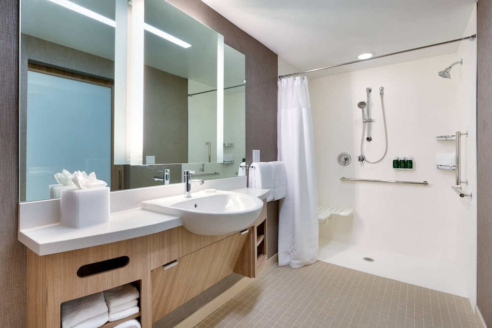 Suite, Multiple Beds - Photo 9