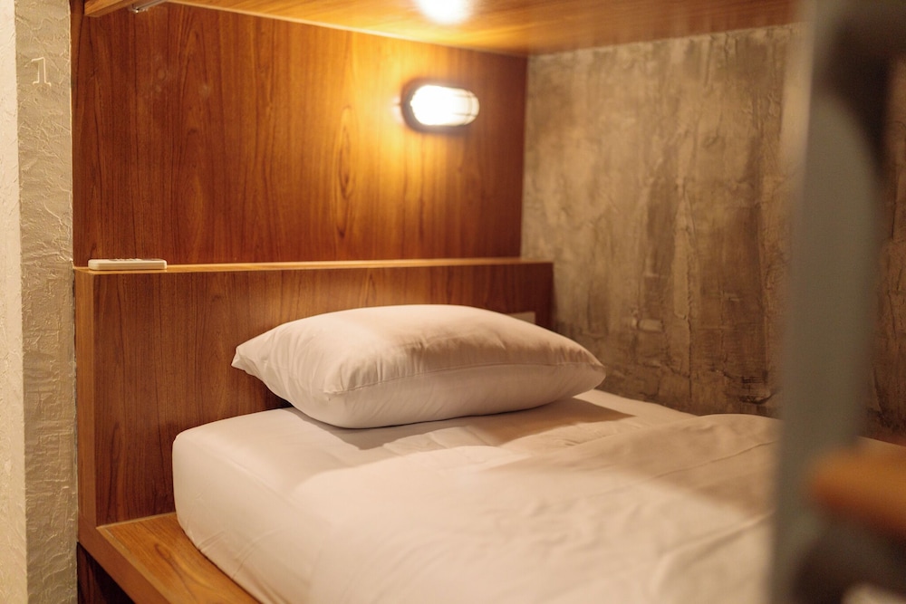Bed In 10-Bed Women Dormitory Room, Non Smoking With Air Conditioning photo 3