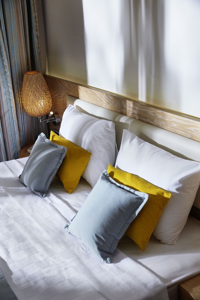 Room (Assigned at Check-in)