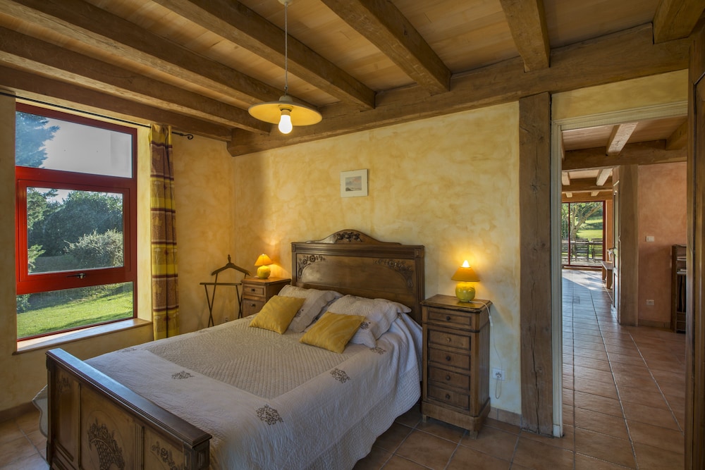 House, 5 Bedrooms (La Tabatiere classé 4*)