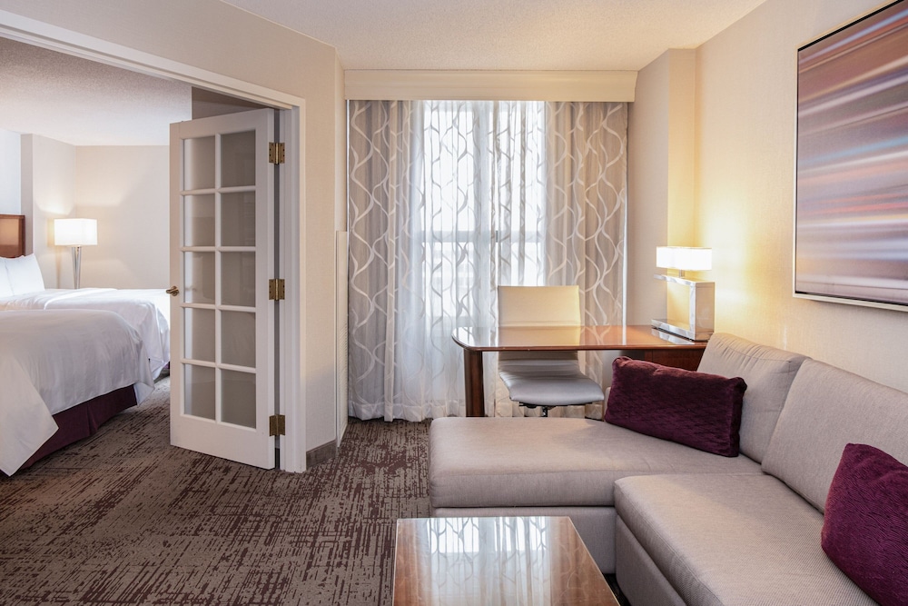 Suite, 1 Bedroom - Photo 8