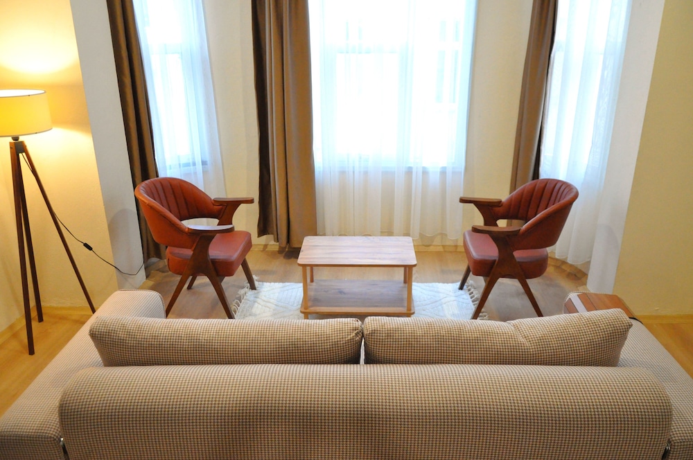 Grand Studio Suite photo 2