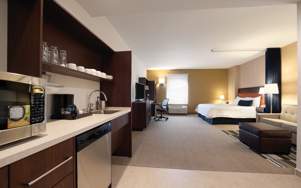 Studio, 1 King Bed, Accessible, Bathtub - Photo 1