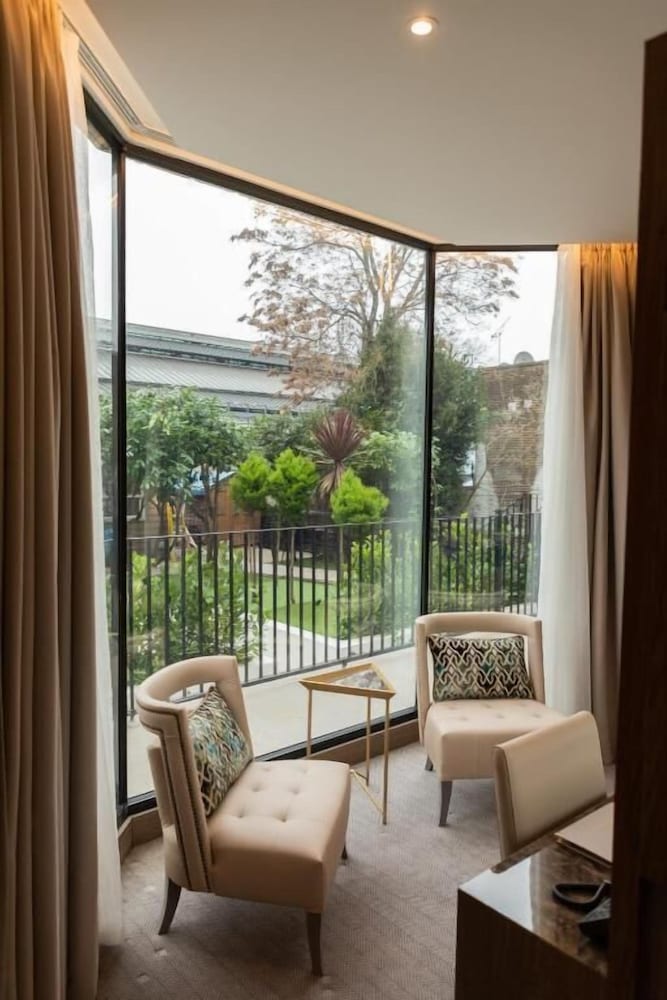 Premium suite double/twin with a garden view photo 1