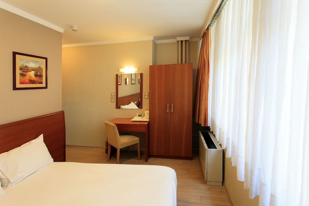 Standard Double or Twin Room, 1 Bedroom, City View photo 2
