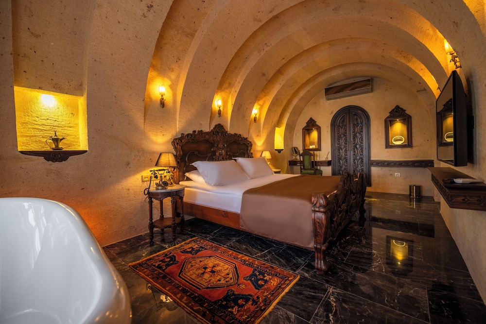 Junior Suite, 1 Double Bed, Fireplace (Cave, Bathtub) photo 1
