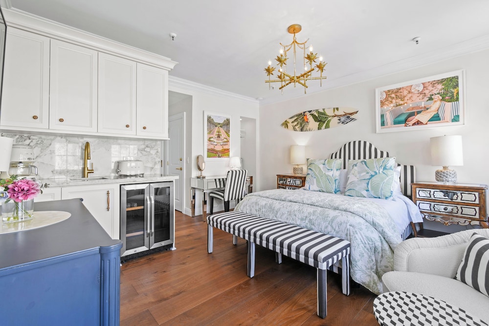 Condo, Tropical Muse Studio