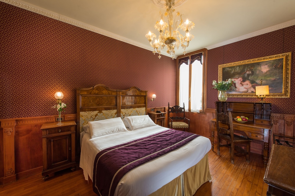 Deluxe Room, Terrace, Canal View