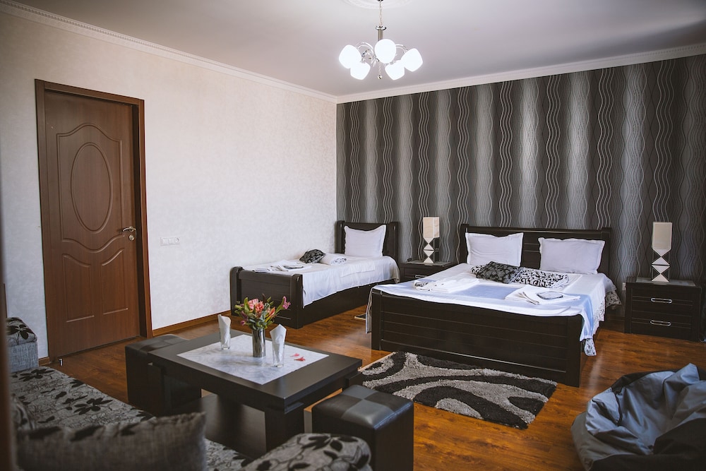 Family Quadruple Room, City View photo 1