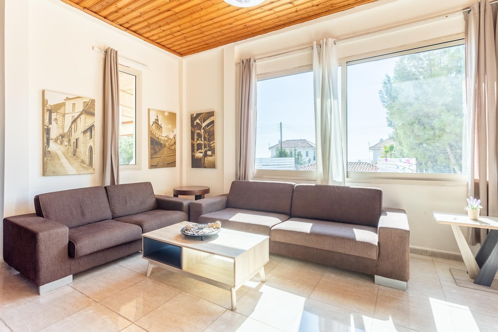 Villa photo 1