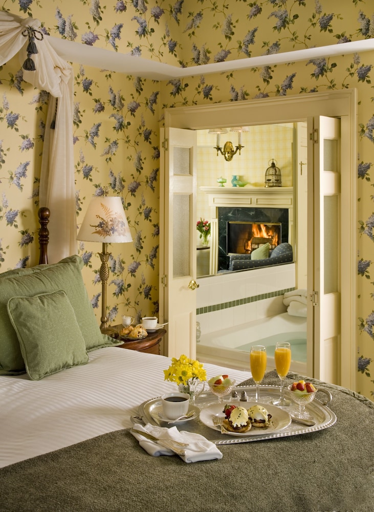 Deluxe Room, 1 King Bed