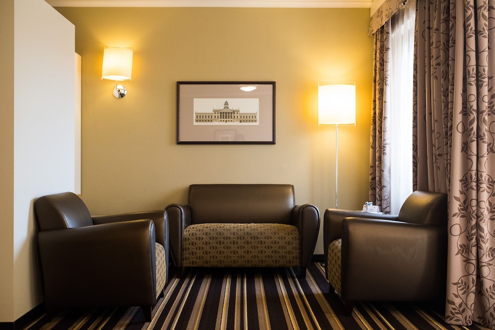 Family Room - Photo 3
