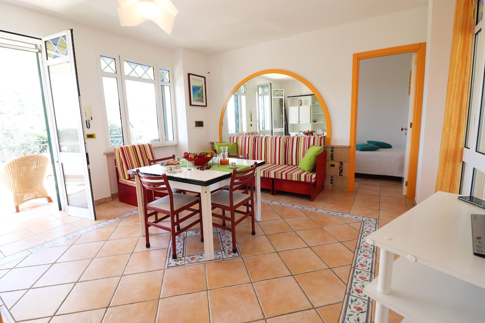 House, 3 Bedrooms, Smoking, Balcony photo 2
