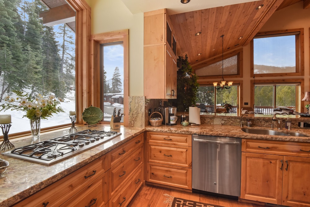 Townhome, Multiple Beds, Hot Tub, Mountain View (Wulf's Lodge at Olympic Valley) photo 3
