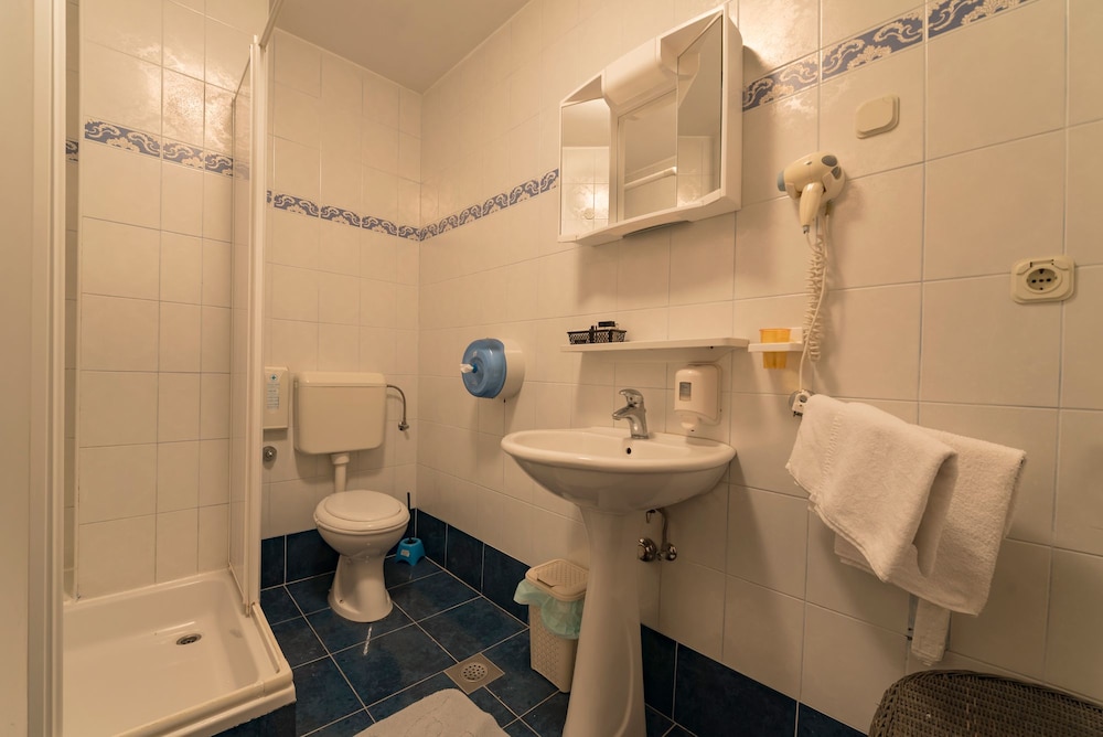 Suite, 2 Bedrooms, Balcony photo 3