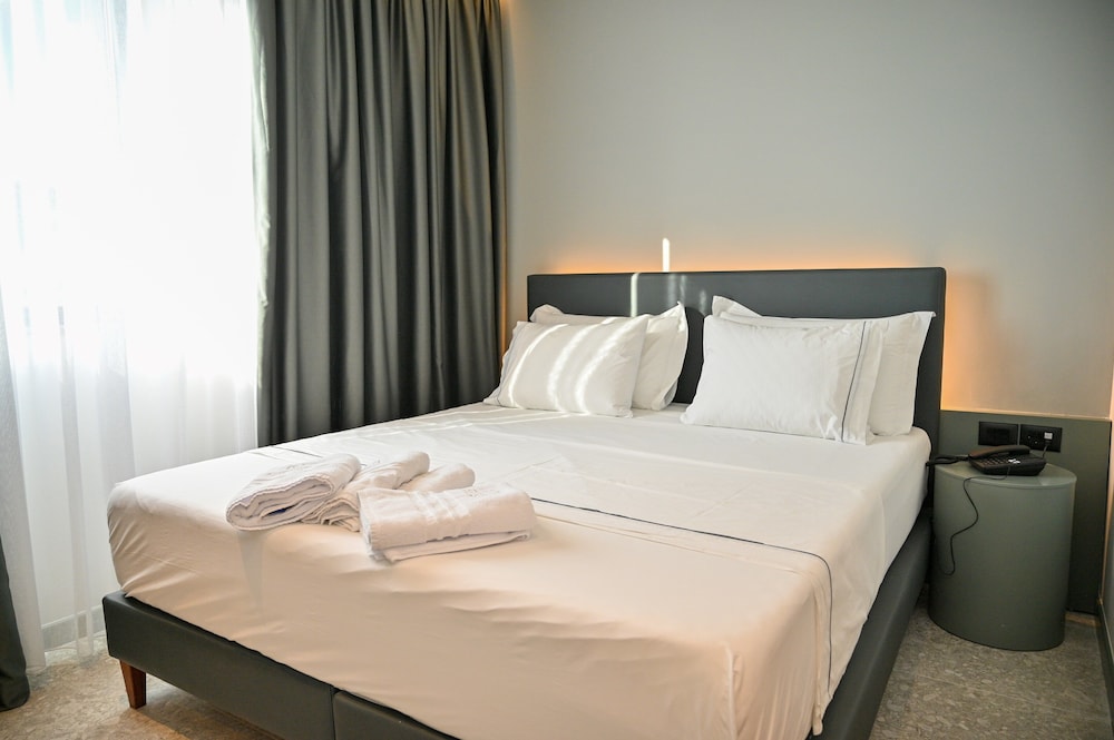 Economy Double Room, Partial Sea View