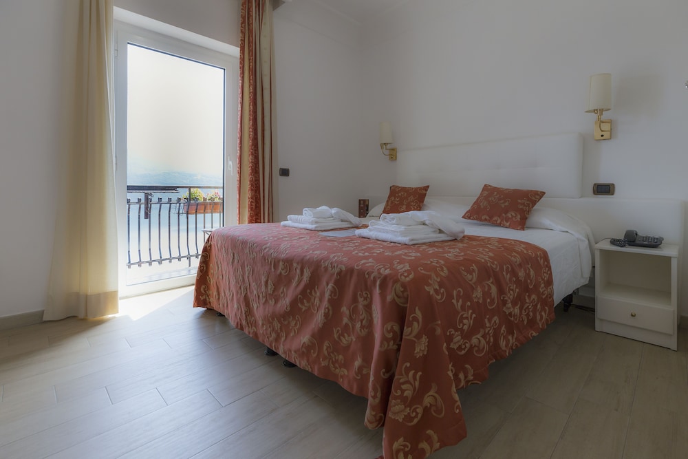 Superior Double Room, Lake View - Photo 7