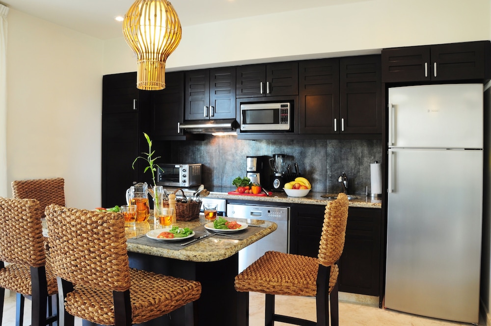 Deluxe Penthouse, 3 Bedrooms, Partial Ocean View - Photo 17