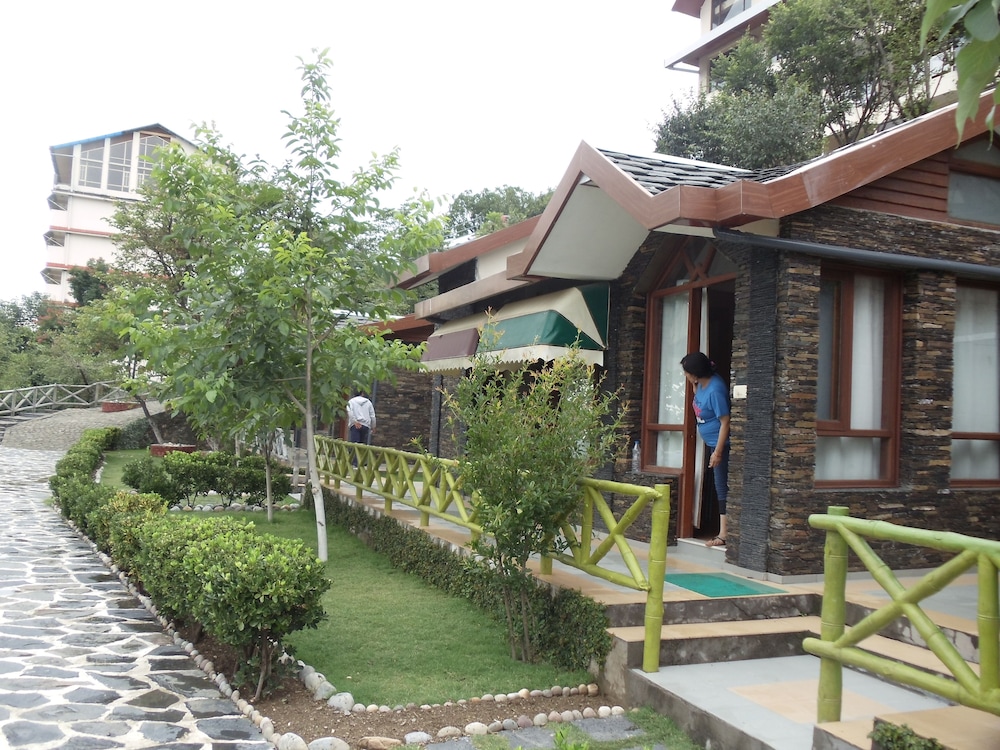 Hut photo 2