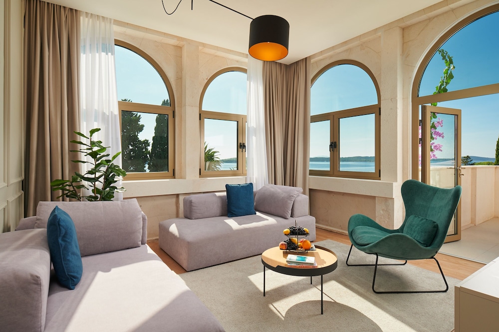 Deluxe Suite, Terrace, Sea View (Smart Lobby Suite) photo 3