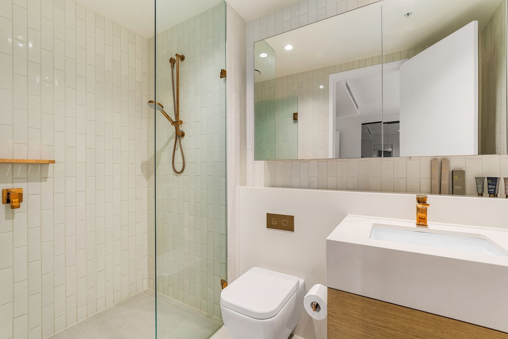 2 Bedroom 2 Bathroom City View Apartment - Photo 4