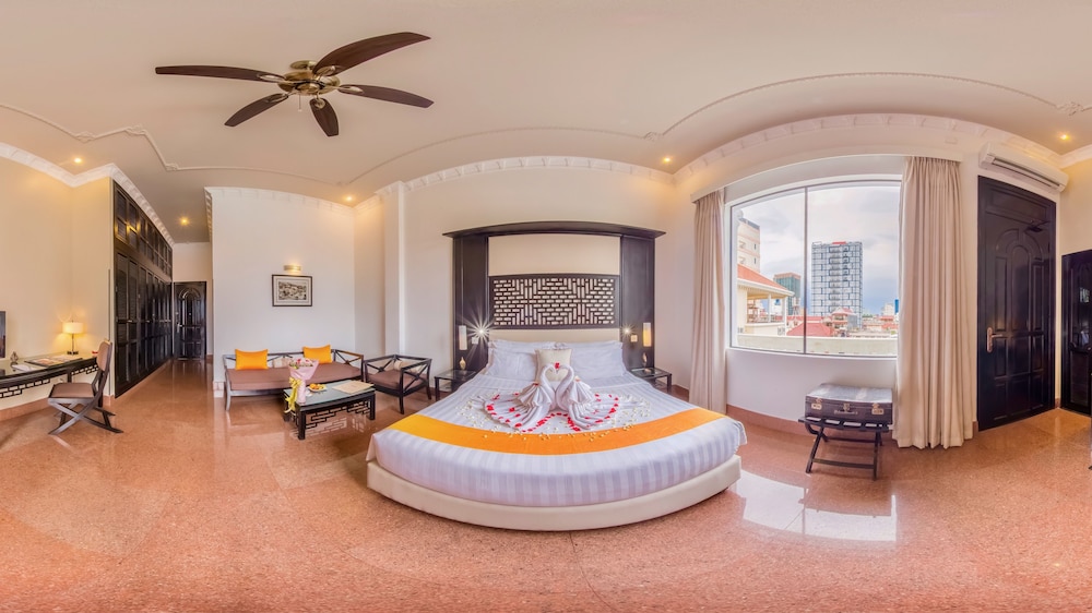Junior Suite - King Bed photo 1