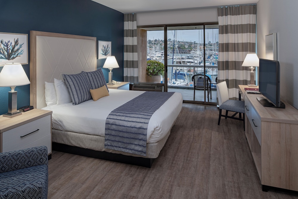 Standard Room, 1 King Bed, Marina View, Ground Floor - Photo 1