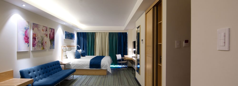 Junior Suite, 1 King Bed photo 2