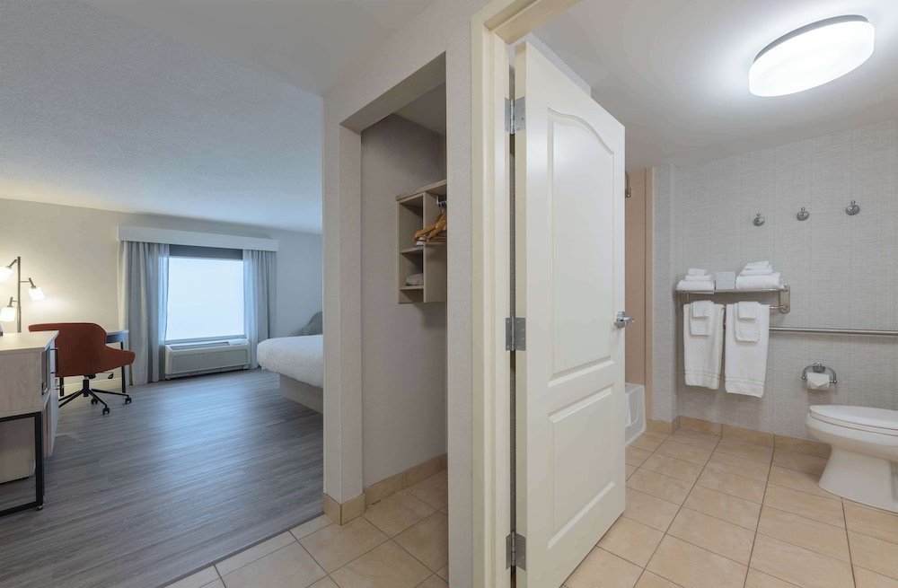 Room - Photo 2