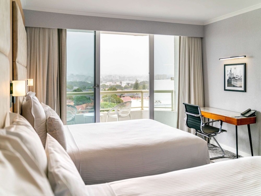 Standard Double Room, 2 Double Beds thumbnail 5